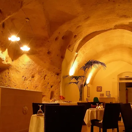 Caveoso Hotell 3*